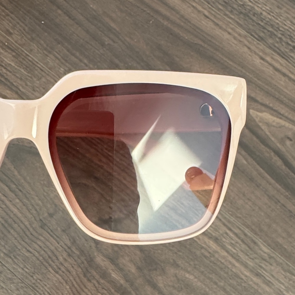 Iconica Thea flush lens Oversized Sunglasses nude/pink new with case - Picture 4 of 4